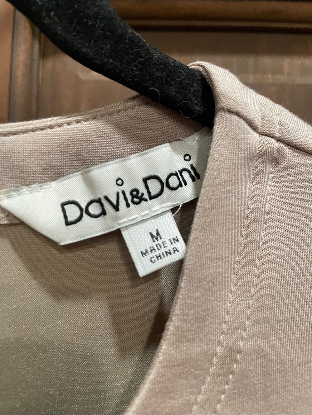 Davi & Dani Sleeveless Shift Romper in Tan NWOT - Picture 2 of 3